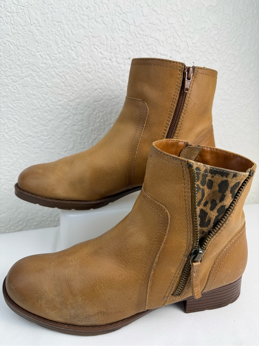 Comfortiva | Leather Ankle Booties | Leopard Zip Accent | 9W - Picture 4 of 13